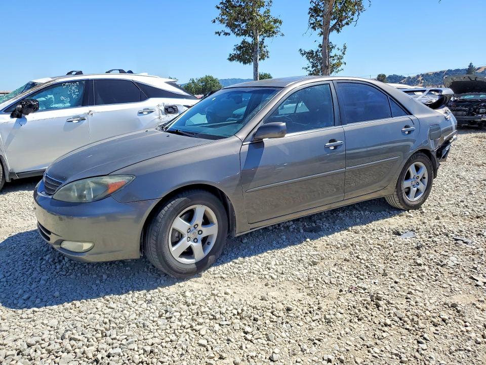 2003 Toyota Camry მანქანა იყიდება აუქციონზე, vin: 4T1BF32K93U556372, აუქციონის ნომერი: 56977226