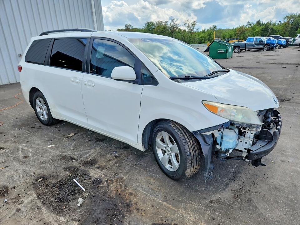 55679336 :رقم المزاد ، 5TDKK3DC7GS726955 vin ، 2016 Toyota Sienna مزاد بيع