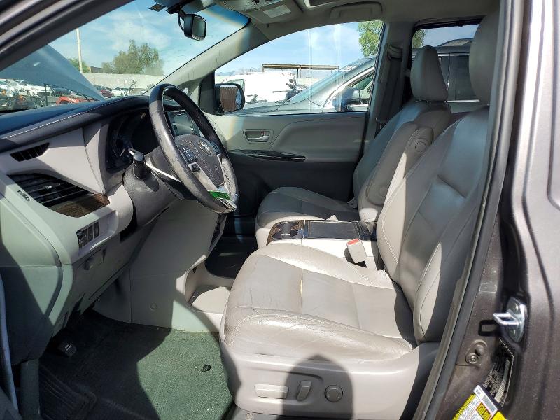 54821296 :رقم المزاد ، 5TDYZ3DC4HS828348 vin ، 2017 Toyota Sienna مزاد بيع