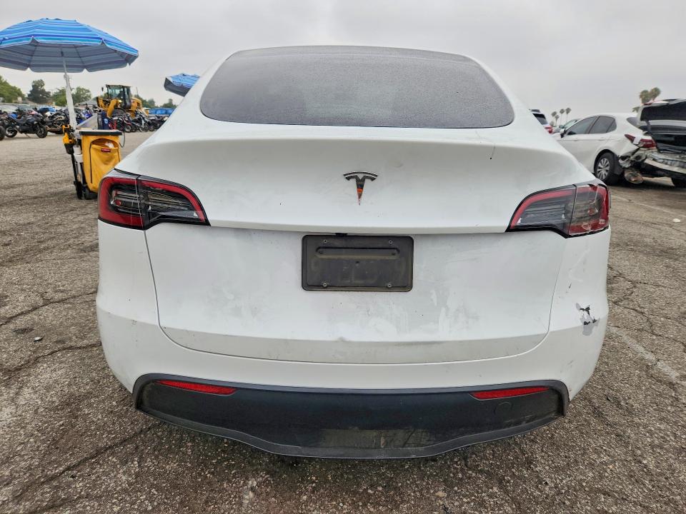 2024 Tesla Model Y მანქანა იყიდება აუქციონზე, vin: 7SAYGDED5RF018531, აუქციონის ნომერი: 57130576