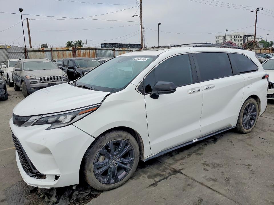 57246766 :رقم المزاد ، 5TDXRKEC9NS086710 vin ، 2022 Toyota Sienna مزاد بيع