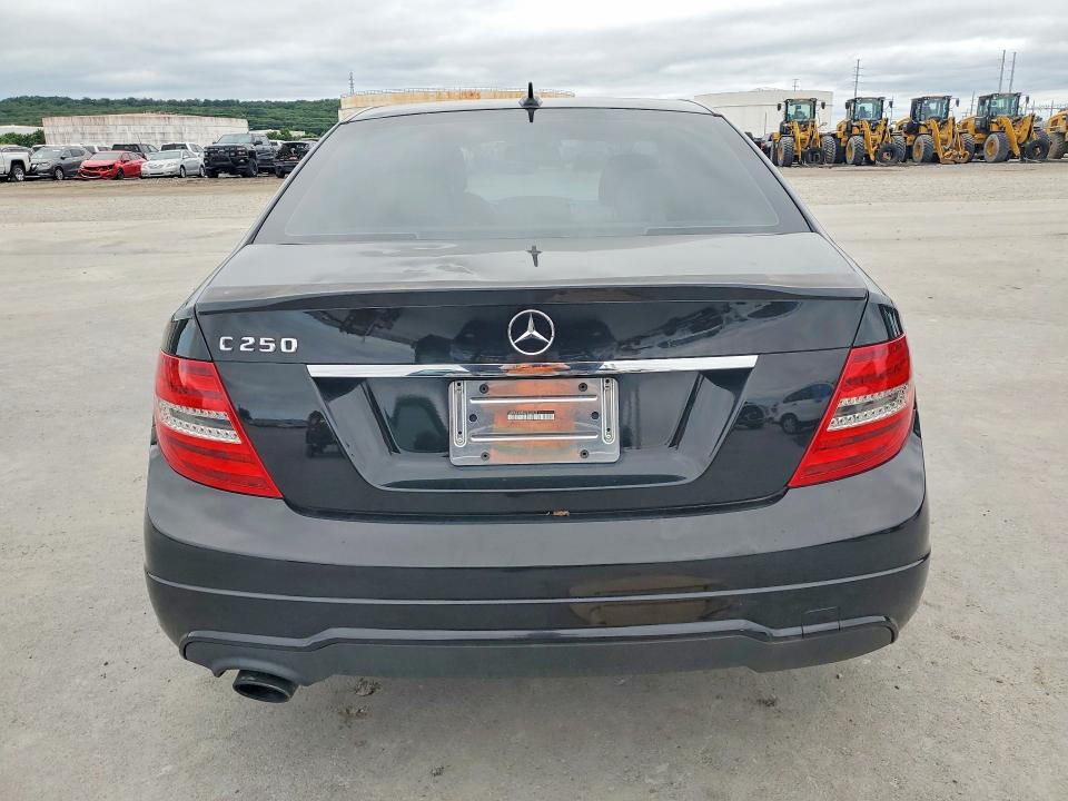 Продаж на аукціоні авто 2012 Mercedes-benz C, vin: WDDGF4HB4CR232391, номер лоту: 58441346