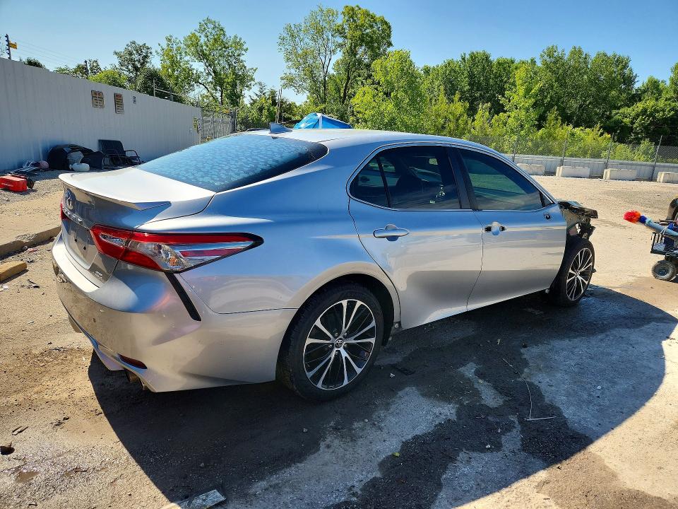 58358476 :رقم المزاد ، 4T1B11HK3KU807962 vin ، 2019 Toyota Camry مزاد بيع