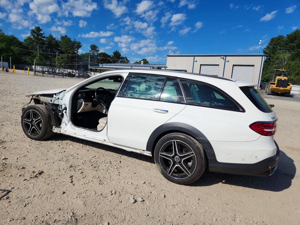 57748496 :رقم المزاد ، W1KZH6AB6NB032696 vin ، 2022 Mercedes-benz E مزاد بيع