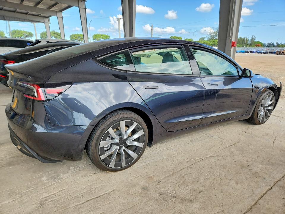 57958306 :رقم المزاد ، 5YJ3E1EA0SF933889 vin ، 2025 Tesla Model 3 مزاد بيع