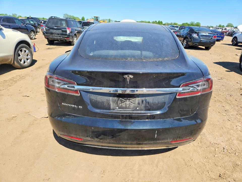 55813746 :رقم المزاد ، 5YJSA1E26HF197016 vin ، 2017 Tesla Model S مزاد بيع