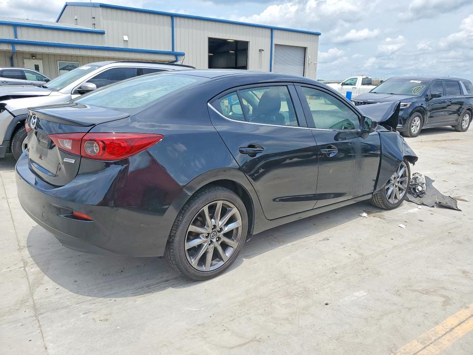 58842606 :رقم المزاد ، 3MZBN1V3XJM204254 vin ، 2018 Mazda 3 مزاد بيع