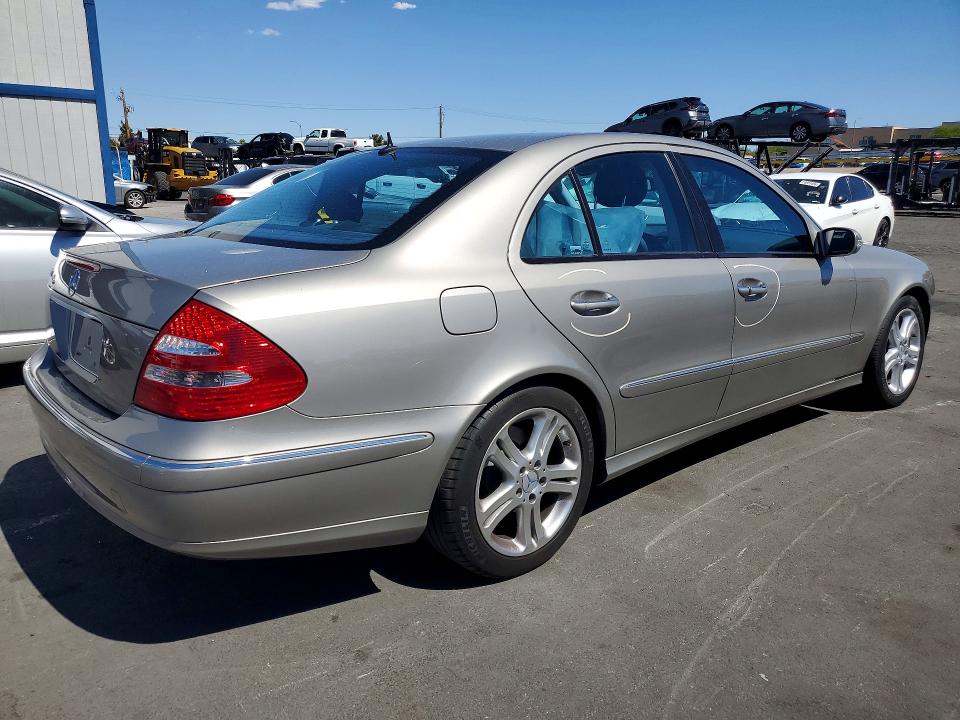 58485146 :رقم المزاد ، WDBUF70JX5A728488 vin ، 2005 Mercedes-benz E مزاد بيع
