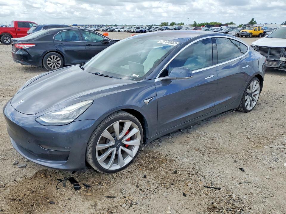 57190656 :رقم المزاد ، 5YJ3E1EB7JF055143 vin ، 2018 Tesla Model 3 مزاد بيع