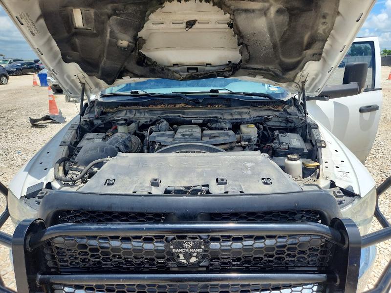 56334896 :رقم المزاد ، 3C6UR5HL6JG222405 vin ، 2018 Ram 2500 مزاد بيع