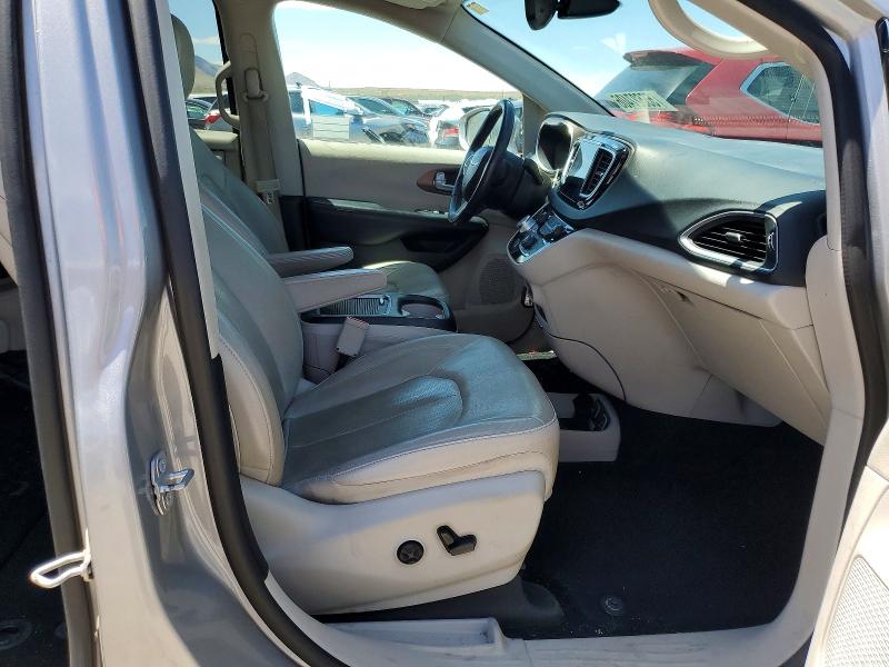 55627406 :رقم المزاد ، 2C4RC1EG7JR330347 vin ، 2018 Chrysler Pacifica مزاد بيع