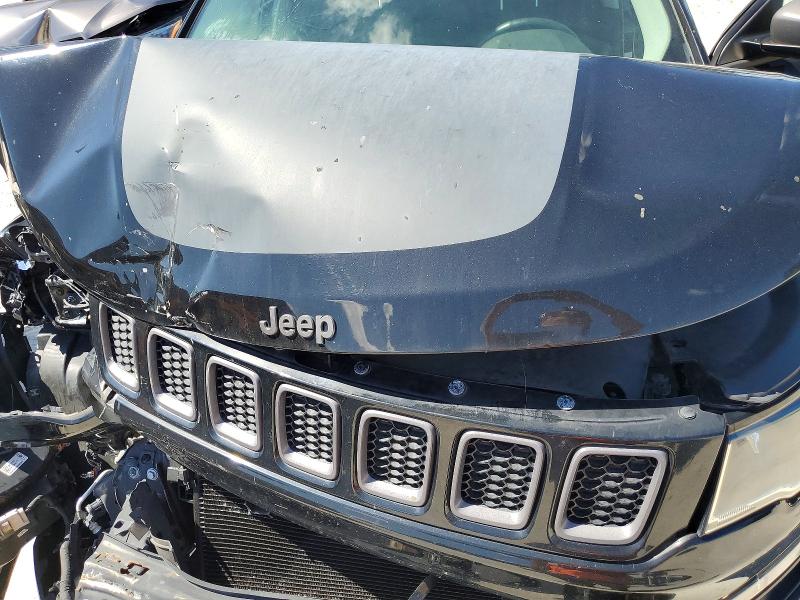 57821376 :رقم المزاد ، 3C4NJDDB9JT501723 vin ، 2018 Jeep Compass مزاد بيع