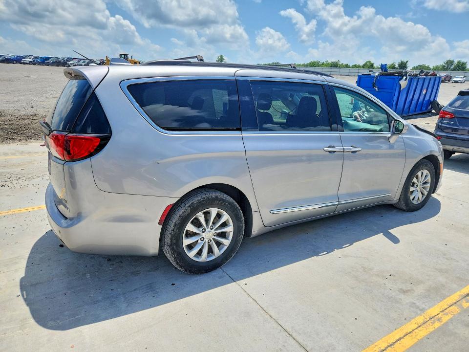 59136706 :رقم المزاد ، 2C4RC1BG9HR593986 vin ، 2017 Chrysler Pacifica مزاد بيع