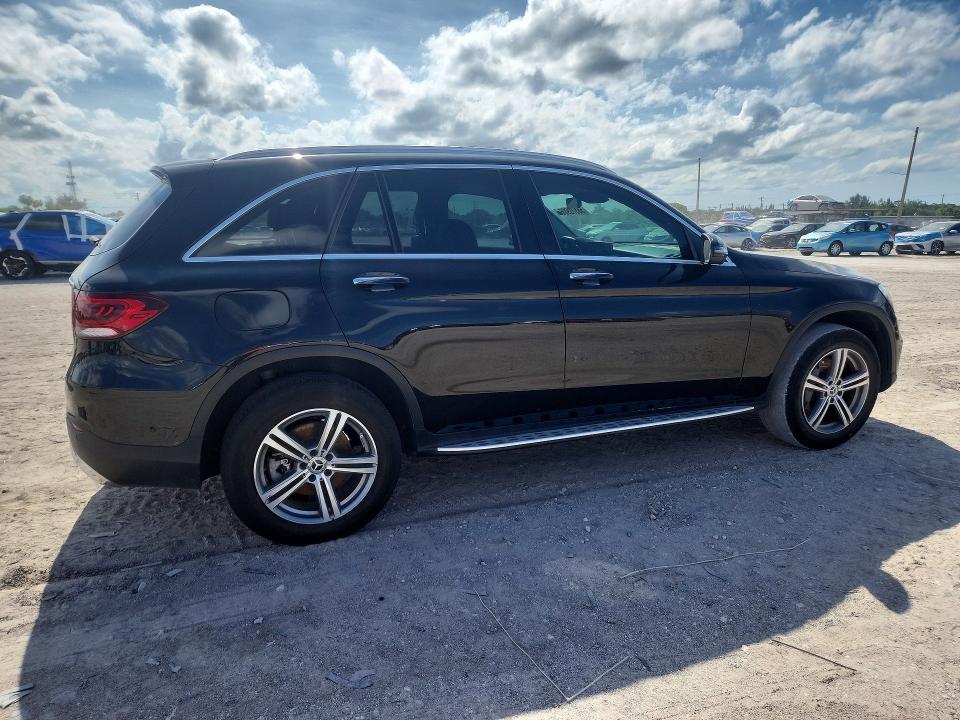 56570906 :رقم المزاد ، W1N0G8DB1NV373184 vin ، 2022 Mercedes-benz Glc مزاد بيع