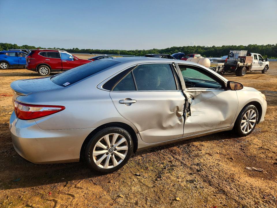 57972646 :رقم المزاد ، 4T1BF1FK0HU337208 vin ، 2017 Toyota Camry مزاد بيع