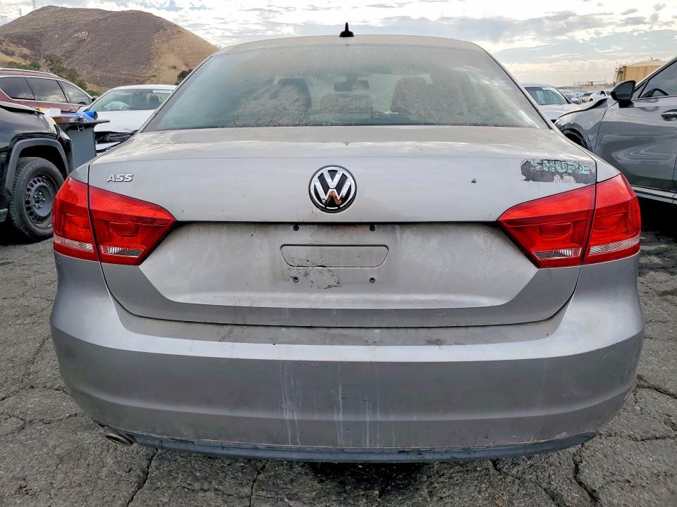 58091196 :رقم المزاد ، 1VWBN7A31DC142242 vin ، 2013 Volkswagen Passat مزاد بيع