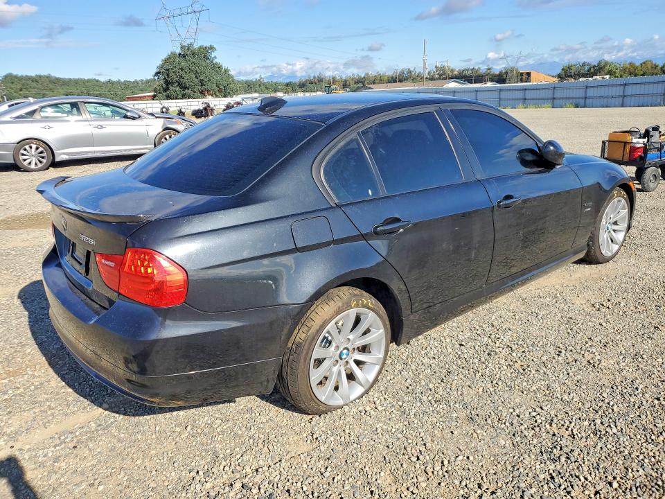 56876136 :رقم المزاد ، WBAPK5C5XBA661249 vin ، 2011 Bmw 328 مزاد بيع