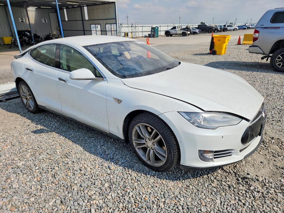 57266186 :رقم المزاد ، 5YJSA1S19EFP60860 vin ، 2014 Tesla Model S مزاد بيع