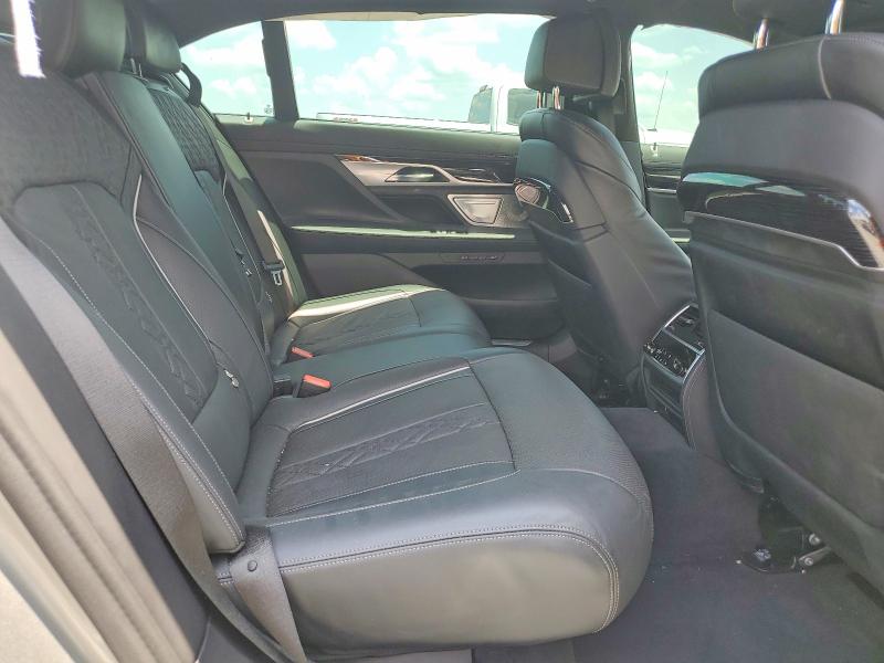 57172156 :رقم المزاد ، WBA7U2C04NCG95132 vin ، 2022 Bmw 750 مزاد بيع