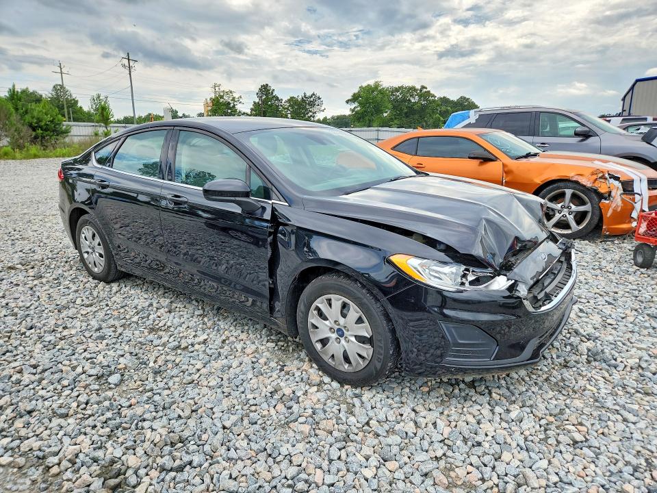56314006 :رقم المزاد ، 3FA6P0G74KR285755 vin ، 2019 Ford Fusion مزاد بيع