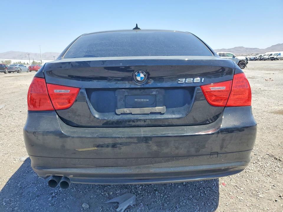 56798066 :رقم المزاد ، WBAPH5G53BNM81063 vin ، 2011 Bmw 328 مزاد بيع