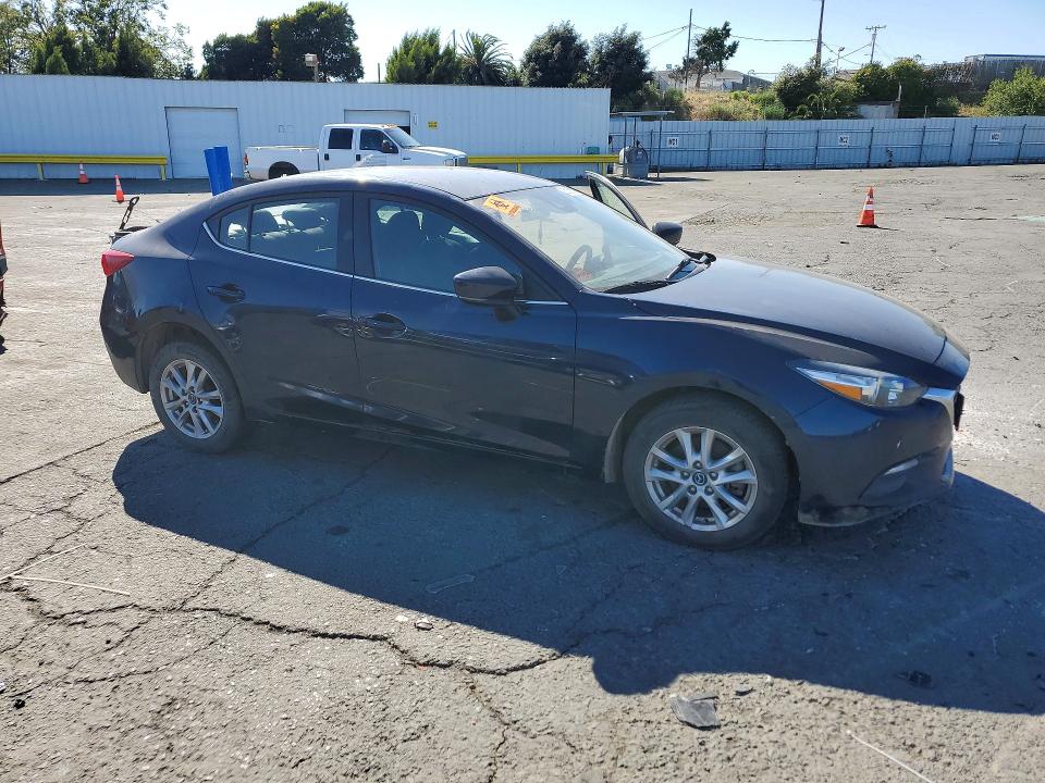 58591106 :رقم المزاد ، 3MZBN1U72JM199801 vin ، 2018 Mazda 3 مزاد بيع