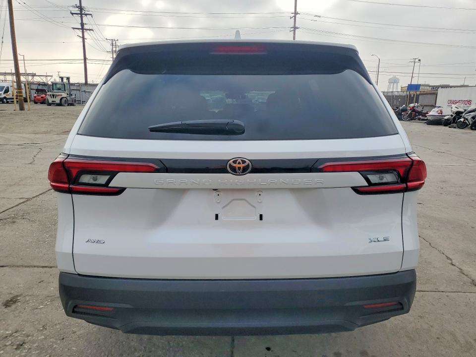2026 Toyota Grand Highlander მანქანა იყიდება აუქციონზე, vin: 5TDAAAB59TS107596, აუქციონის ნომერი: 56305346