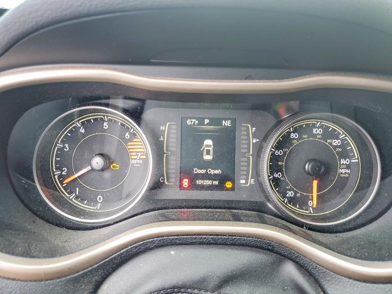 58597086 :رقم المزاد ، 1C4PJMCB3HW564735 vin ، 2017 Jeep Cherokee مزاد بيع