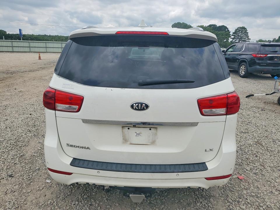 58810596 :رقم المزاد ، KNDMB5C18H6323007 vin ، 2017 Kia Sedona مزاد بيع