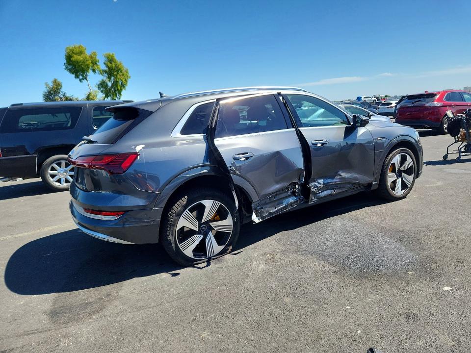 Aukcja sprzedaży 2019 Audi E-tron, vin: WA1VAAGEXKB006688, numer aukcji: 56303646