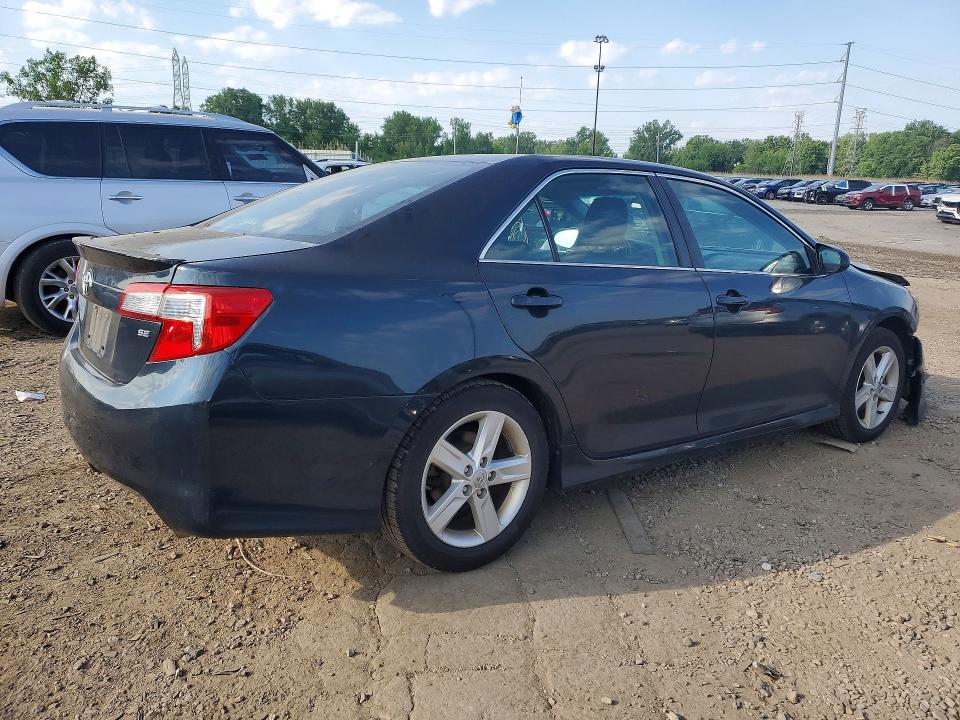 56151026 :رقم المزاد ، 4T1BF1FK7EU451010 vin ، 2014 Toyota Camry مزاد بيع