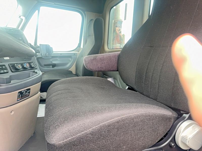 Продажа на аукционе авто 2016 Freightliner Cascadia 125, vin: 3AKGGEDV5GDHC5017, номер лота: 58603376