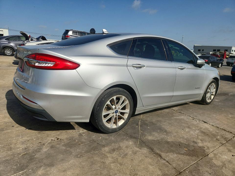 59234306 :رقم المزاد ، 3FA6P0LUXKR147908 vin ، 2019 Ford Fusion مزاد بيع
