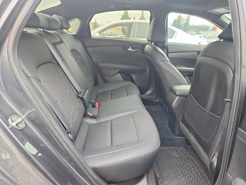 55992406 :رقم المزاد ، 3KPF34AD6ME418120 vin ، 2021 Kia Forte مزاد بيع