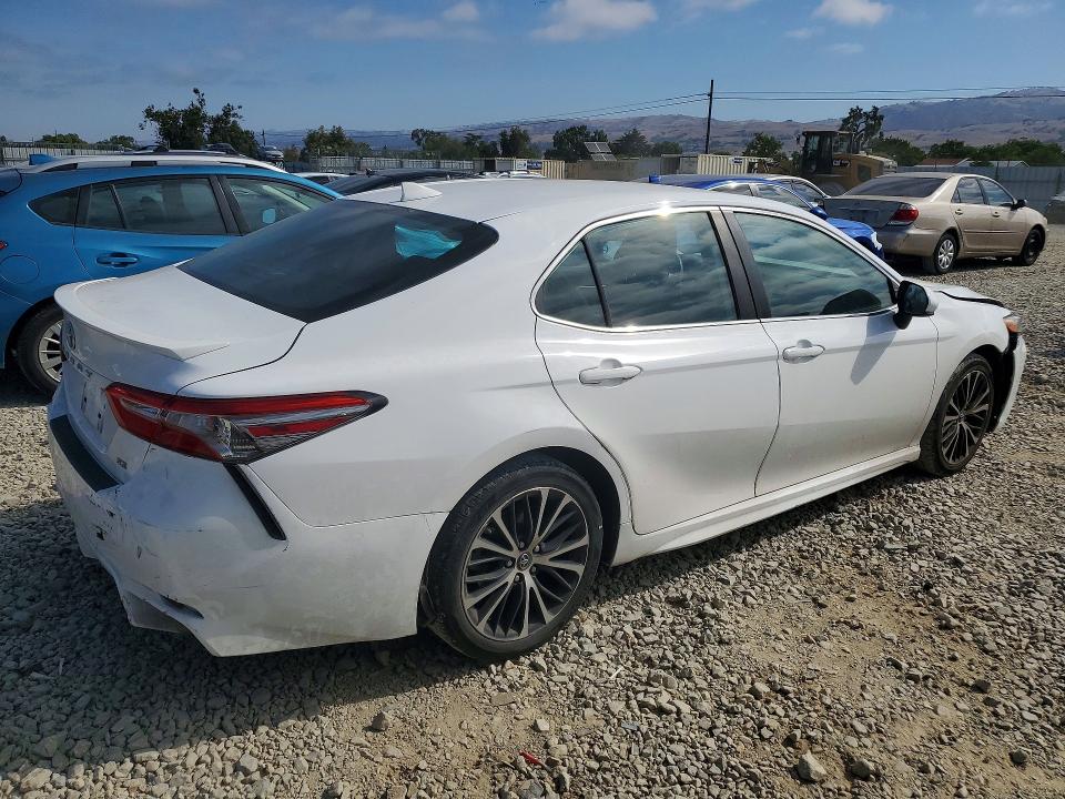 57936166 :رقم المزاد ، 4T1B11HK2KU832142 vin ، 2019 Toyota Camry مزاد بيع