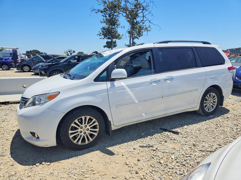 Продаж на аукціоні авто 2013 Toyota Sienna, vin: 5TDYK3DC4DS384872, номер лоту: 57770056