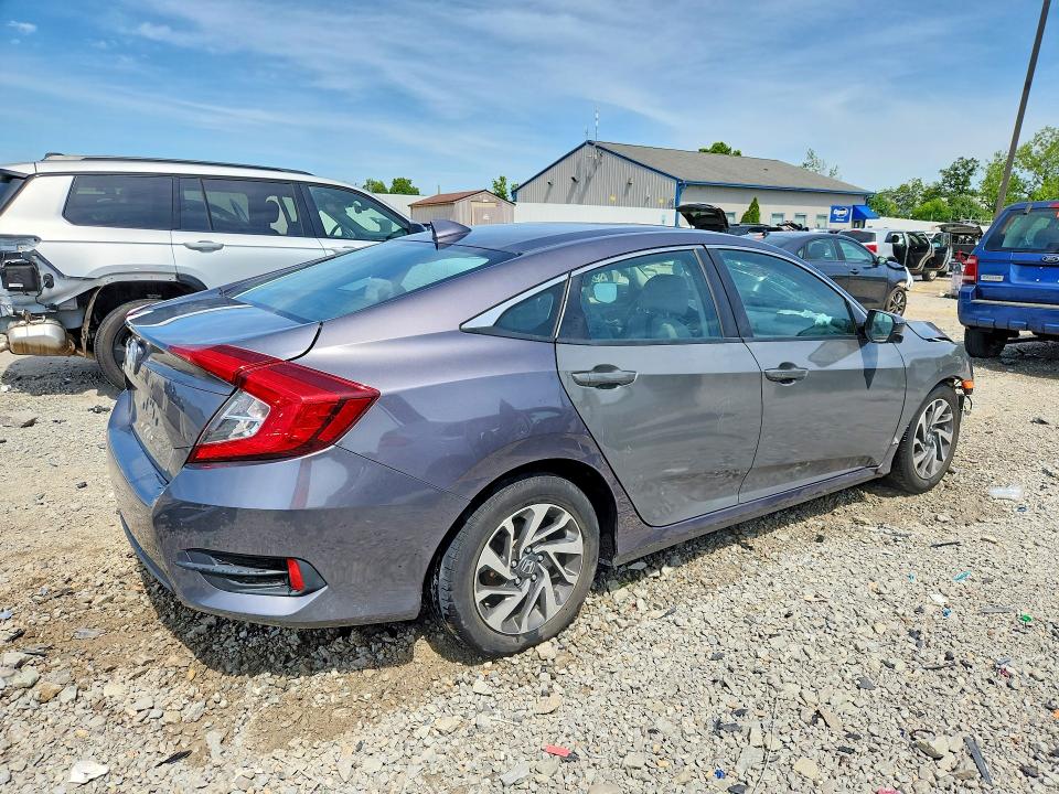 58490396 :رقم المزاد ، 2HGFC2F77HH556056 vin ، 2017 Honda Civic مزاد بيع