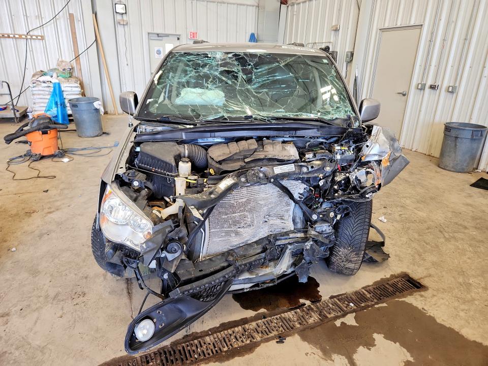 56831506 :رقم المزاد ، 2C4RDGCG8LR153233 vin ، 2020 Dodge Grand Caravan مزاد بيع