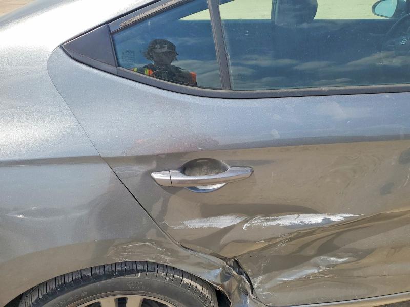 56133046 :رقم المزاد ، KMHD84LF5HU300392 vin ، 2017 Hyundai Elantra مزاد بيع
