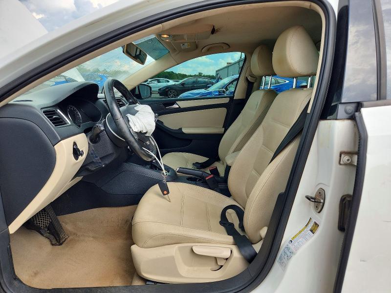 57366536 :رقم المزاد ، 3VWDP7AJ1CM380025 vin ، 2017 Volkswagen Jetta مزاد بيع