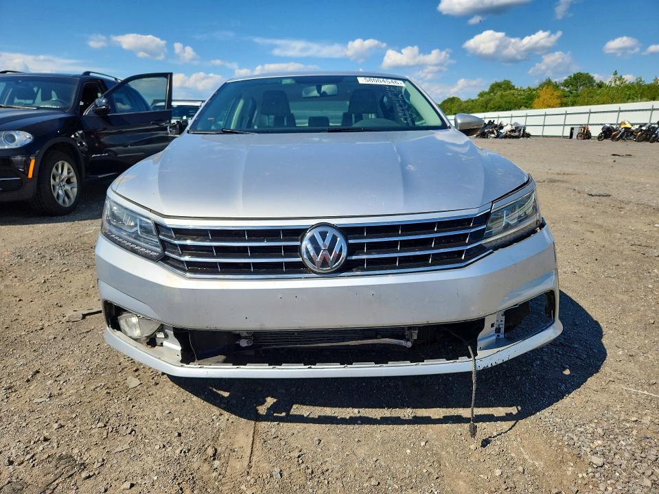 58004546 :رقم المزاد ، 1VWBT7A37HC051066 vin ، 2017 Volkswagen Passat مزاد بيع