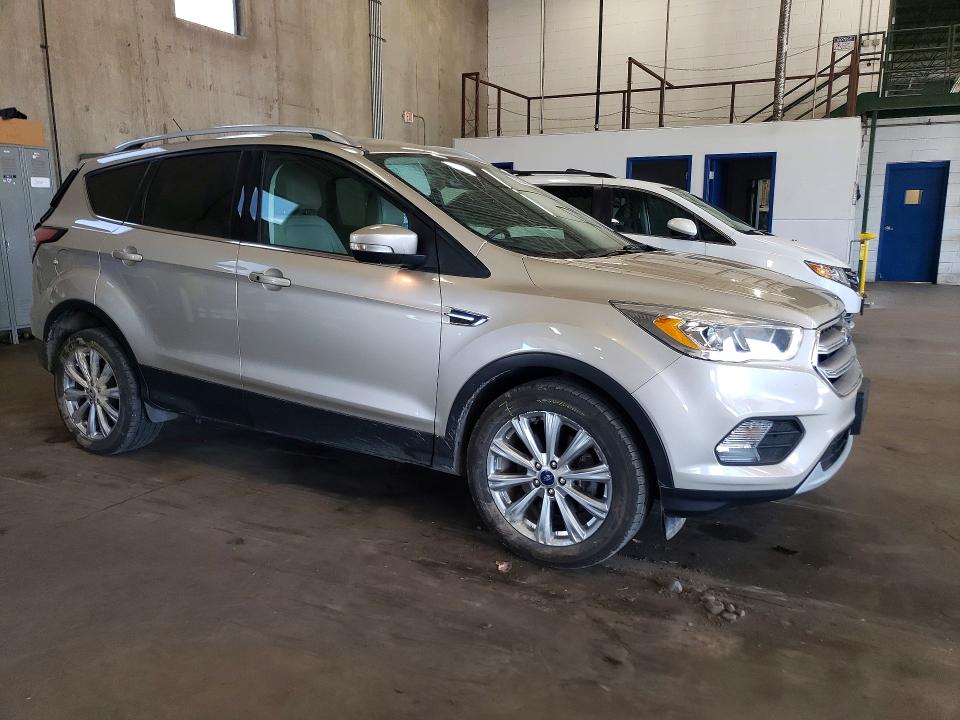 2017 Ford Escape მანქანა იყიდება აუქციონზე, vin: 1FMCU9J95HUE23840, აუქციონის ნომერი: 55834526