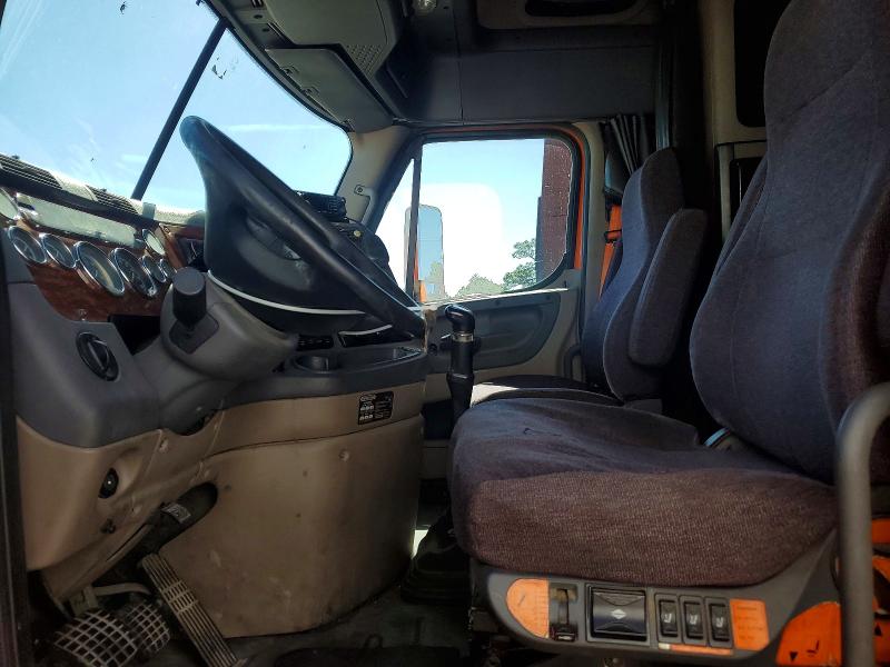 55963526 :رقم المزاد ، 1FUJGLDR8CLBR2048 vin ، 2012 Freightliner Cascadia 125 مزاد بيع
