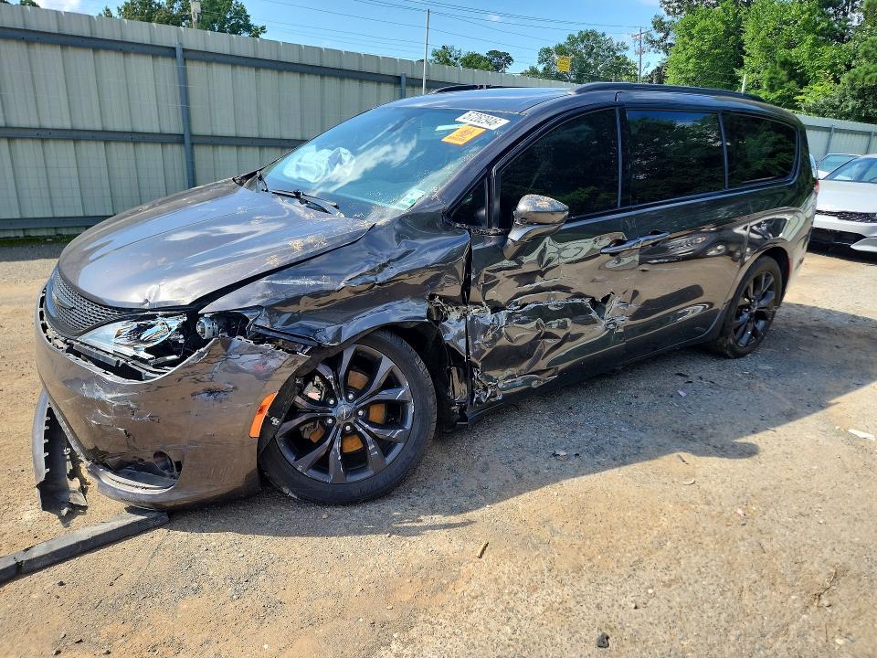 2020 Chrysler Pacifica მანქანა იყიდება აუქციონზე, vin: 2C4RC1EGXLR117346, აუქციონის ნომერი: 57262946