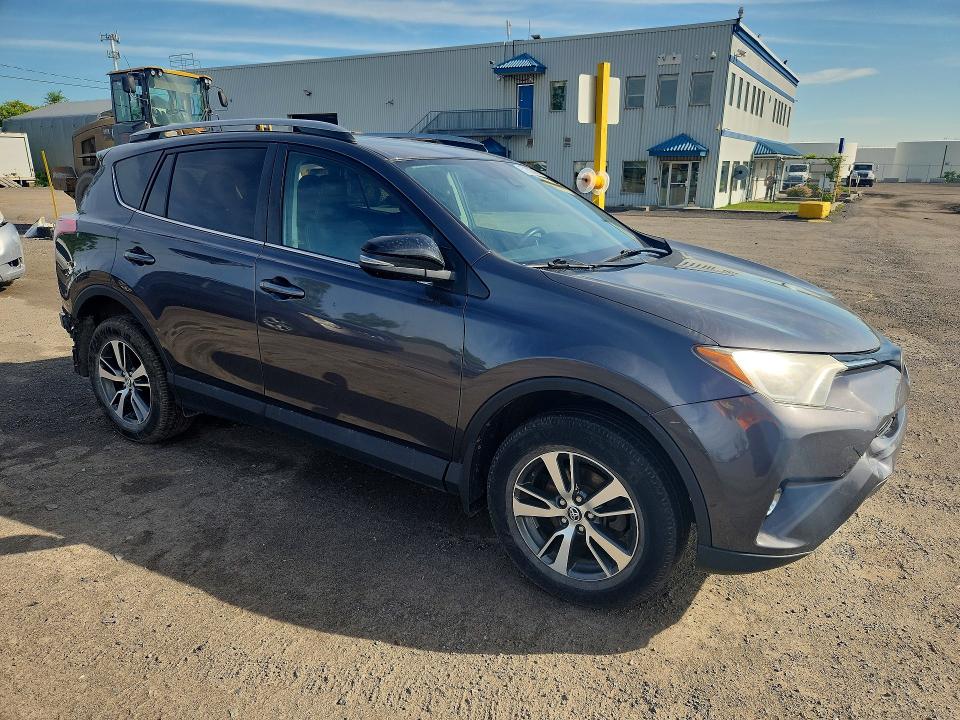 Продажа на аукционе авто 2018 Toyota Rav4, vin: 2T3RFREV9JW732283, номер лота: 57823316