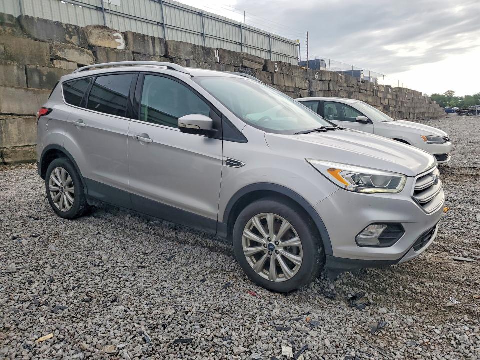 57377386 :رقم المزاد ، 1FMCU9JD2HUC21798 vin ، 2017 Ford Escape مزاد بيع