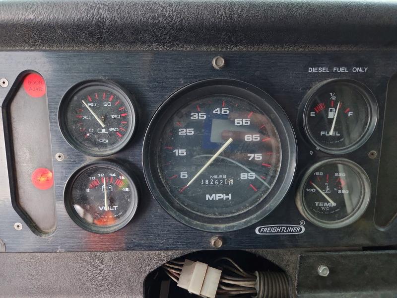 54869206 :رقم المزاد ، 4UZA4FF45YCF81316 vin ، 2000 Freightliner Mt45 Chassis مزاد بيع