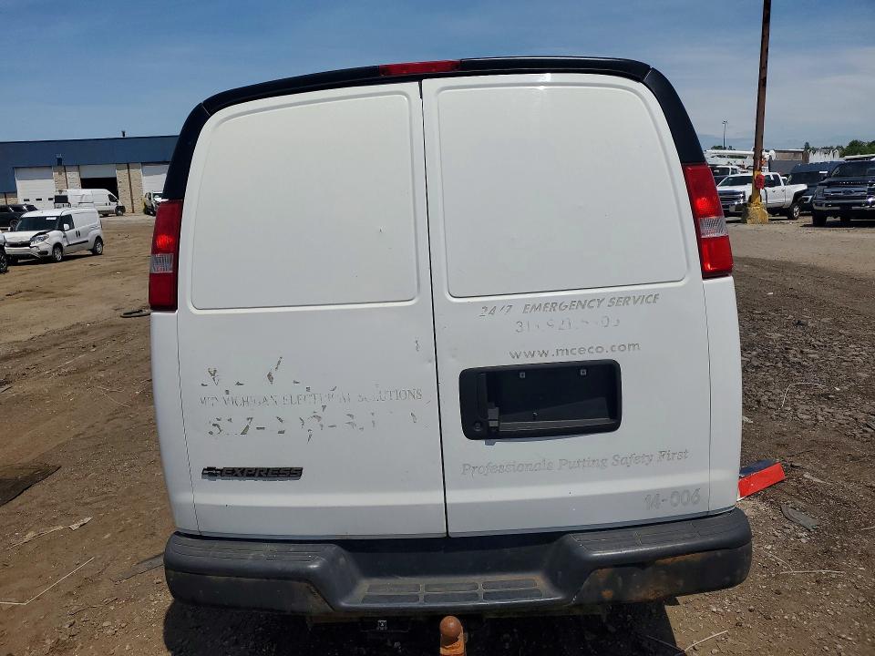 57156536 :رقم المزاد ، 1GCWGBFG7H1128604 vin ، 2017 Chevrolet Express G2500 مزاد بيع