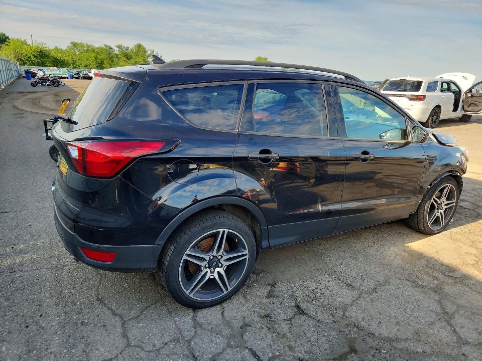 58697326 :رقم المزاد ، 1FMCU0HD6KUB19123 vin ، 2019 Ford Escape مزاد بيع