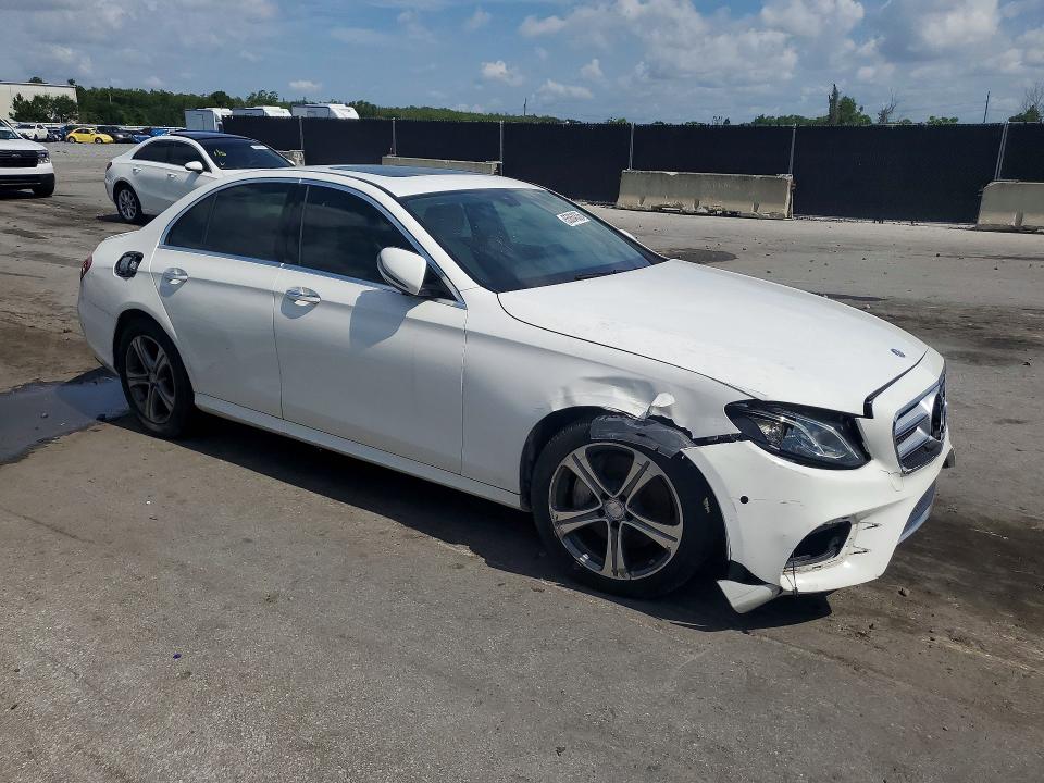 55864336 :رقم المزاد ، WDDZF4JB2HA104451 vin ، 2017 Mercedes-benz E مزاد بيع